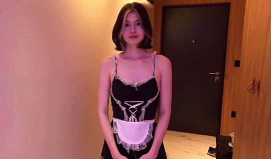 Русская девушка в униформе устроила ролевые игры с парнем