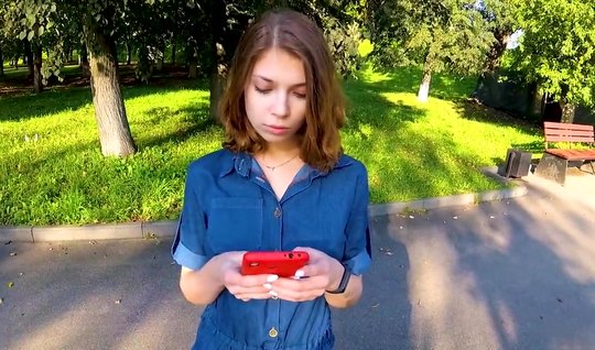 Русская девушка во время пикапа повелась на уговоры и согласилась на домашнее порно