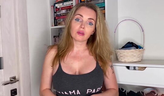 Зрелая баба с удовольствием подставила анал для молодого