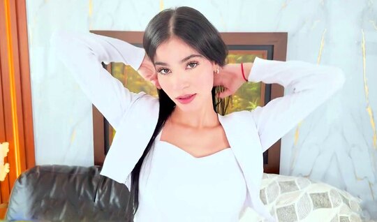 Красотка в восторге от жаркого анального траха с негром